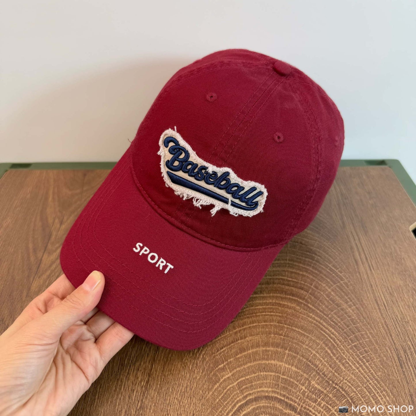 Trendy brand embroidered domed - crown baseball caps, unisex and suitable for all, making the face look smaller